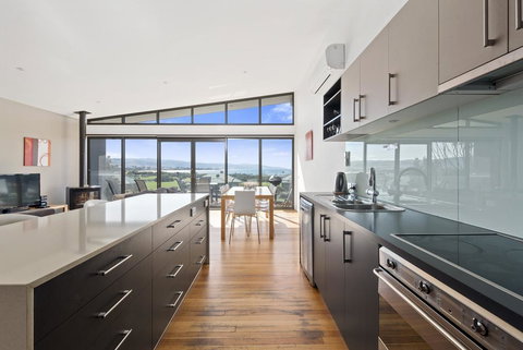 Beach And Reef - VIC Tourism 3