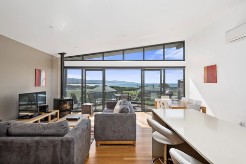 Beach And Reef - VIC Tourism 0