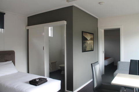 Rochester Motel - VIC Tourism 3