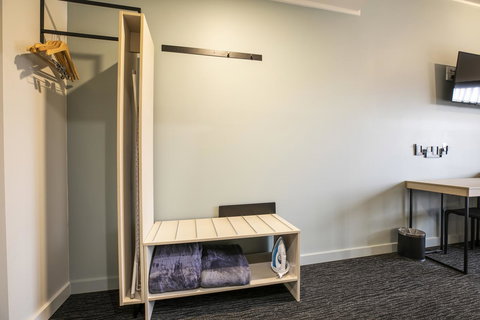 Nightcap At Excelsior Hotel - VIC Tourism 23