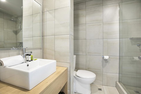 Nightcap At Excelsior Hotel - VIC Tourism 22