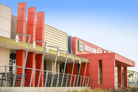 Nightcap At Excelsior Hotel - VIC Tourism 4