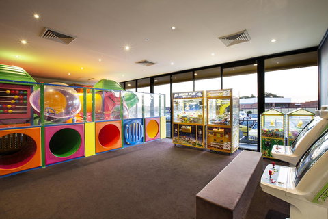 Nightcap At Excelsior Hotel - VIC Tourism 6