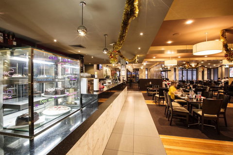 Nightcap At Excelsior Hotel - VIC Tourism 32