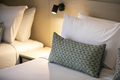 Nightcap At Excelsior Hotel - VIC Tourism 27