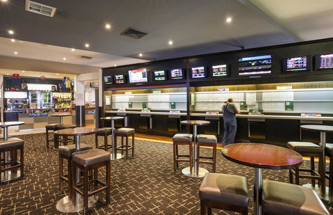 Nightcap At Excelsior Hotel - VIC Tourism 29