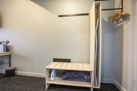 Nightcap At Excelsior Hotel - VIC Tourism 21