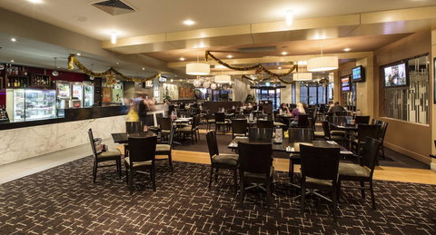 Nightcap At Excelsior Hotel - VIC Tourism 33