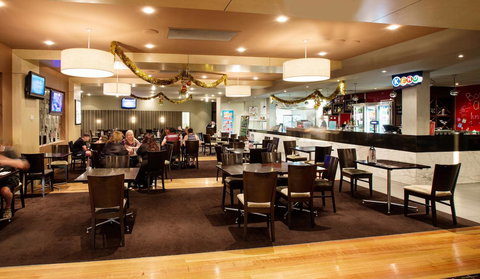 Nightcap At Excelsior Hotel - VIC Tourism 34