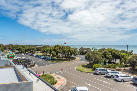 Blairgowrie Apartment 2 - On The Beach - VIC Tourism 10