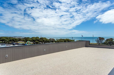 Blairgowrie Apartment 2 - On The Beach - VIC Tourism 12