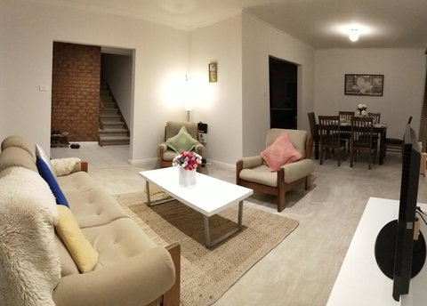 The Gallery Hours - VIC Tourism 10