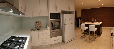 The Gallery Hours - VIC Tourism 12