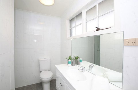 The Gallery Hours - VIC Tourism 5