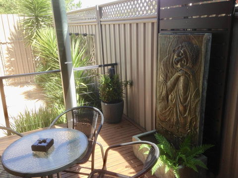 Black Lotus Townhouse - VIC Tourism 2