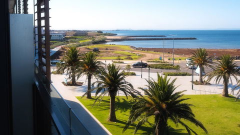 Waterfront Apt 234 Marinaquays - VIC Tourism 3
