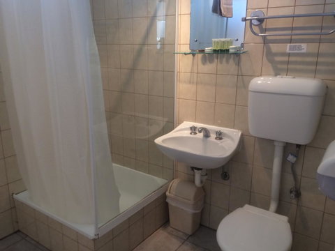 Ambassador Motor Inn - VIC Tourism 2