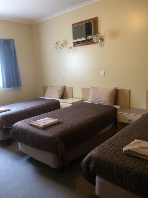 Ambassador Motor Inn - VIC Tourism 25