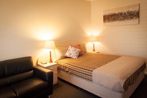 Ambassador Motor Inn - VIC Tourism 33