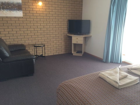 Ambassador Motor Inn - VIC Tourism 15