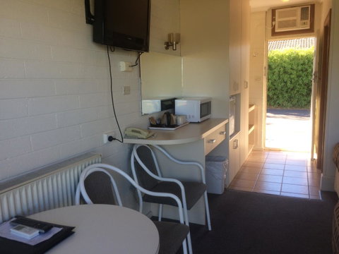 Ambassador Motor Inn - VIC Tourism 11