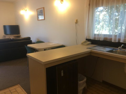 Ambassador Motor Inn - VIC Tourism 6
