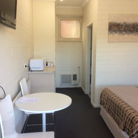 Ambassador Motor Inn - VIC Tourism 21