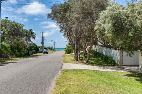 Perfect Blairgowrie Beach House - VIC Tourism 15