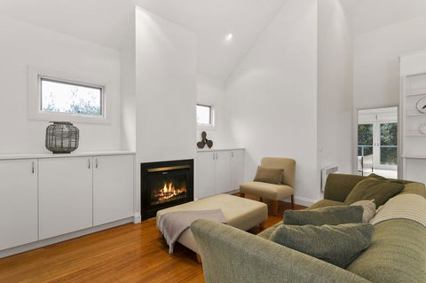 Perfect Blairgowrie Beach House - VIC Tourism 5
