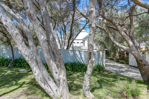 Perfect Blairgowrie Beach House - VIC Tourism 16