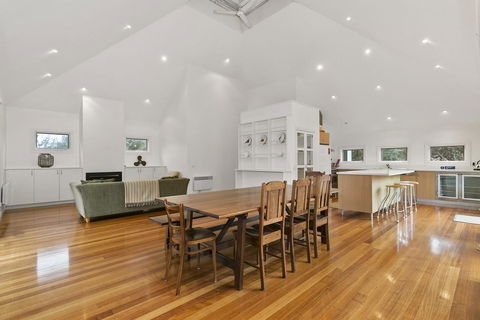 Perfect Blairgowrie Beach House - VIC Tourism 7