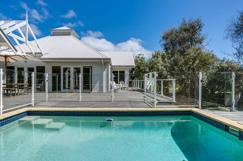 Perfect Blairgowrie Beach House - VIC Tourism 0