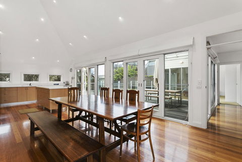 Perfect Blairgowrie Beach House - VIC Tourism 9