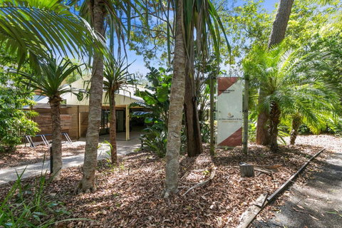 Coloured Sands - Rainbow Beach Resort - 5 Mins To Beach - VIC Tourism 22