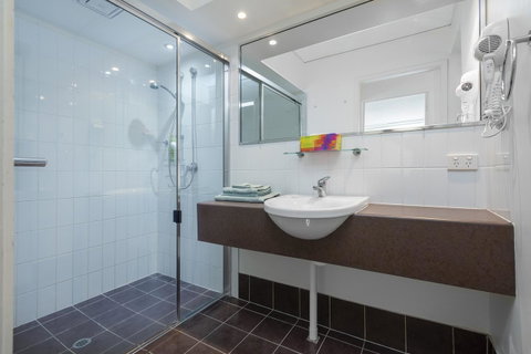 Coloured Sands - Rainbow Beach Resort - 5 Mins To Beach - VIC Tourism 9