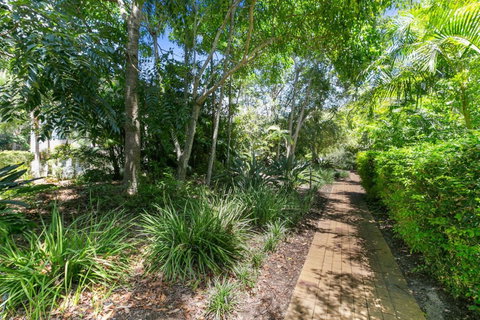 Coloured Sands - Rainbow Beach Resort - 5 Mins To Beach - VIC Tourism 23