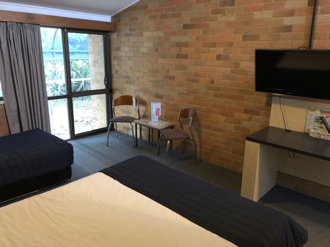 Bribie Island Hotel - VIC Tourism 20