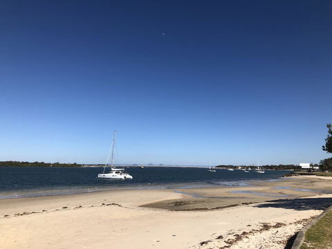 Bribie Island Hotel - VIC Tourism 25