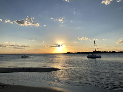Bribie Island Hotel - VIC Tourism 8