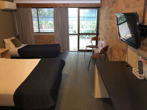 Bribie Island Hotel - VIC Tourism 21