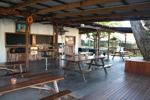 Nomads Airlie Beach - VIC Tourism 2