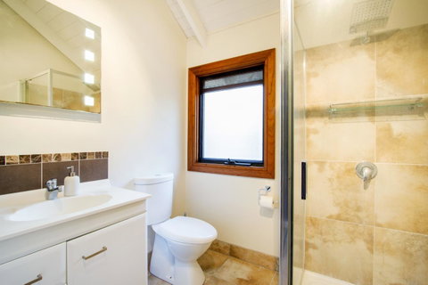 Airlie Beach Eco Cabins - Adults Only - VIC Tourism 22