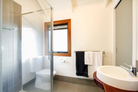 Airlie Beach Eco Cabins - Adults Only - VIC Tourism 26