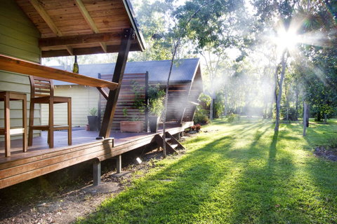 Airlie Beach Eco Cabins - Adults Only - VIC Tourism 0