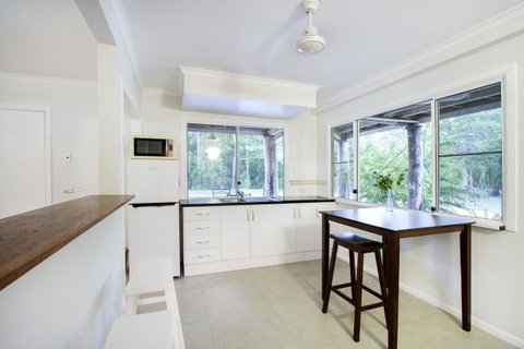 Airlie Beach Eco Cabins - Adults Only - VIC Tourism 37