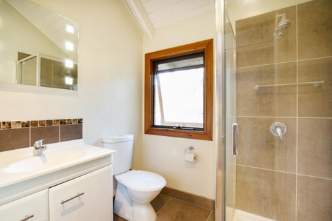 Airlie Beach Eco Cabins - Adults Only - VIC Tourism 15