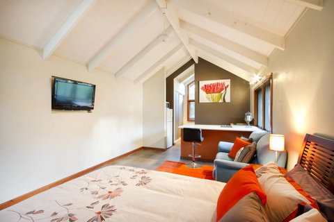 Airlie Beach Eco Cabins - Adults Only - VIC Tourism 9