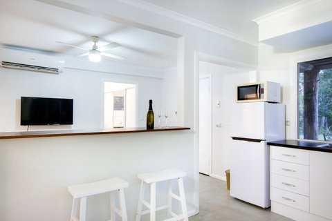 Airlie Beach Eco Cabins - Adults Only - VIC Tourism 8