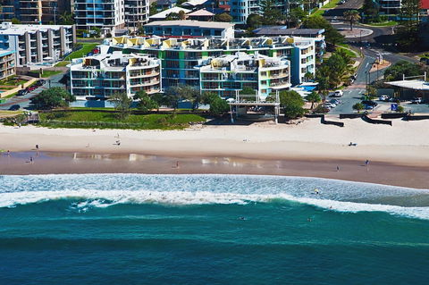 Rolling Surf Resort - VIC Tourism 0