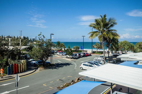 Rolling Surf Resort - VIC Tourism 28